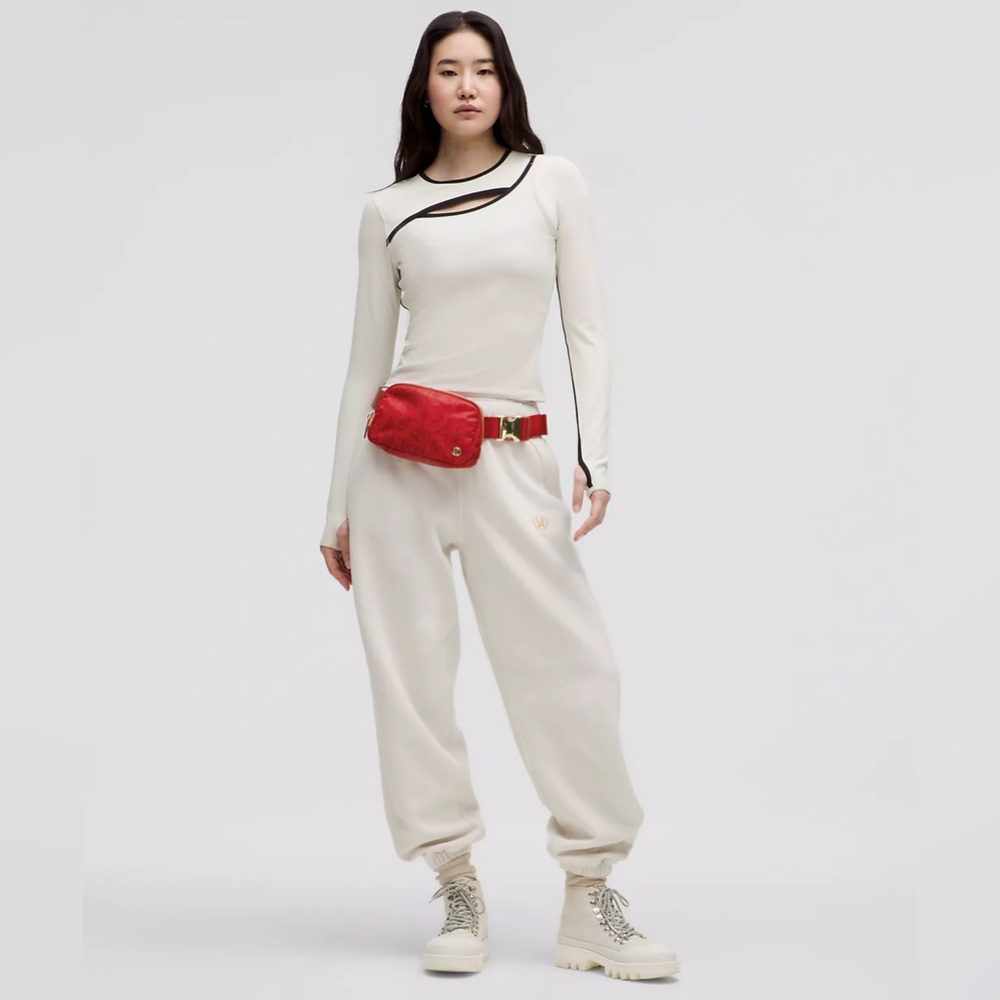 Lululemon Lunar New Year Everywhere Belt Bag 1L - Picture 9 of 9